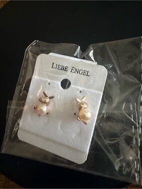 Rose Gold Bunny Pearl Stud Earrings - Pearl & Gold